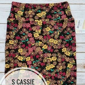BNWT LULAROE SMALL CASSIE